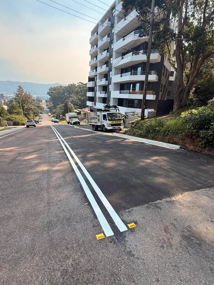 New asphalt with double centreline and raised markers